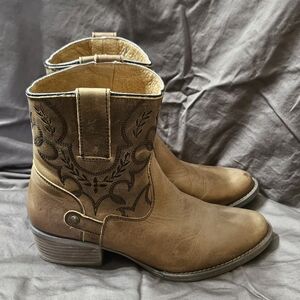 Brown Sterling River Ankle Cowboy Boots Size 9.5